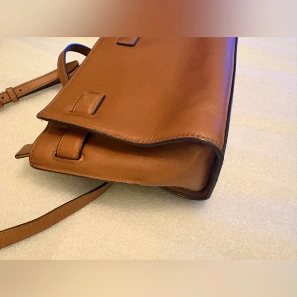 Michael Kors Hamilton Traveler Leather Crossbody Satchel Luggage Gold Lock Key - Picture 9 of 13